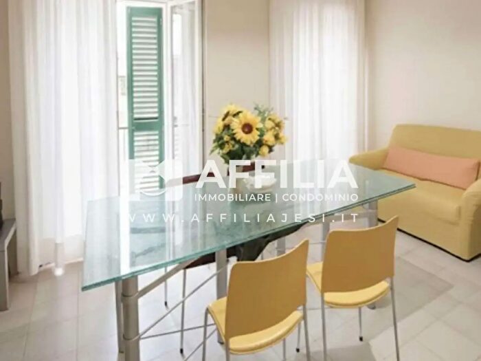 Casa con 8 locali in vendita in Via Spina, Jesi