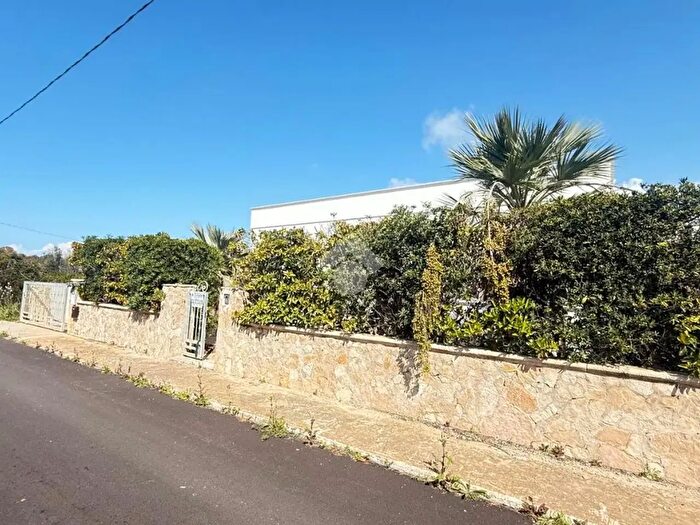 Casa con 6 locali in vendita in Via LI Giannelli, Taviano