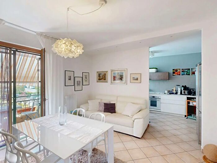 Appartamento con 5 locali in vendita in Via Camerano, Osimo