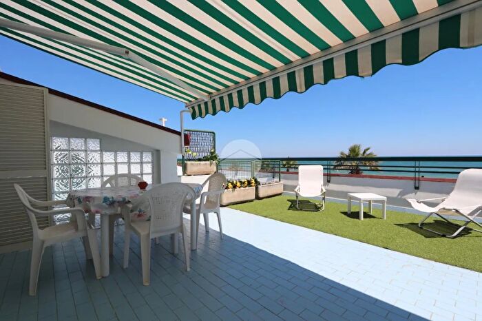 Appartamento trilocale in vendita in Lungomare Sirena, Tortoreto