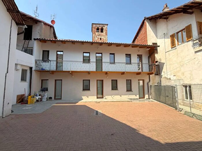 Casa con 5 locali in vendita in Via Castiglione, Candia Canavese