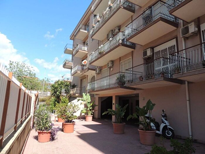 Appartamento trilocale in affitto in Via Pietra dellOva, Canalicchio Tivoli, Tremestieri Etneo