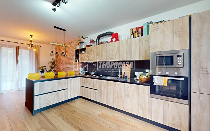 Appartamento con 5 locali in vendita in Strada della Tesenda, Pocapaglia