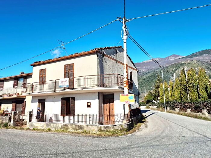 Casa con 6 locali in vendita in Sora