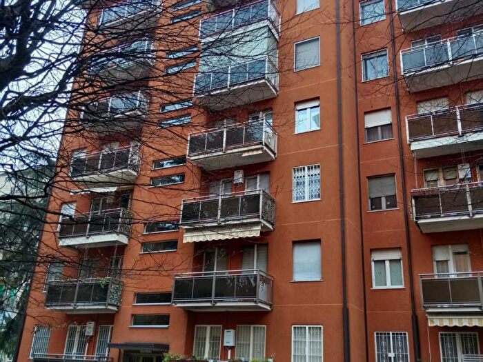 Appartamento trilocale in affitto in Via Oreste Salomone, Viale Ungheria Mecenate, Milano