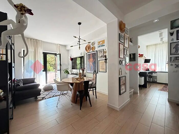 Appartamento trilocale in vendita in Viale Giustiano Imperatore, Roma