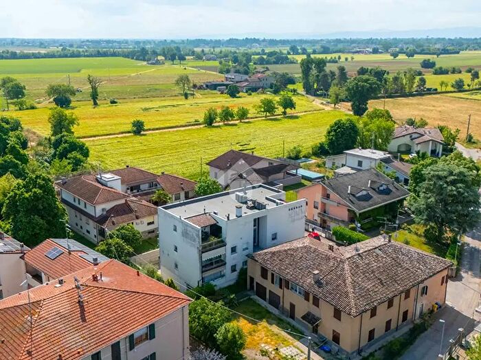 Appartamento trilocale in vendita in Via Giovannino Guareschi, Parma