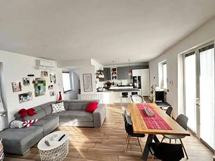 Casa con 6 locali in vendita in Villata