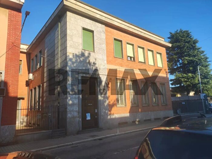 Appartamento trilocale in vendita in Via Vittorio Veneto, Samarate