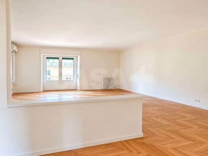 Appartamento trilocale in affitto in Via San Marco, Milano