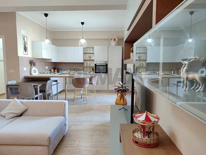 Appartamento quadrilocale in vendita in Via Garibaldi, Nizza Di Sicilia