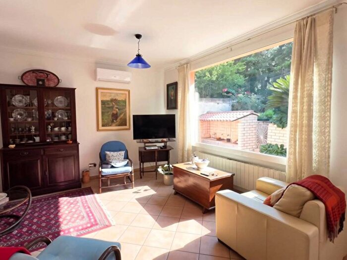 Casa con 6 locali in vendita in Foce Semeria, Sanremo