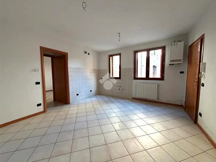 Appartamento bilocale in vendita in Via a Donadoni, Azzano San Paolo