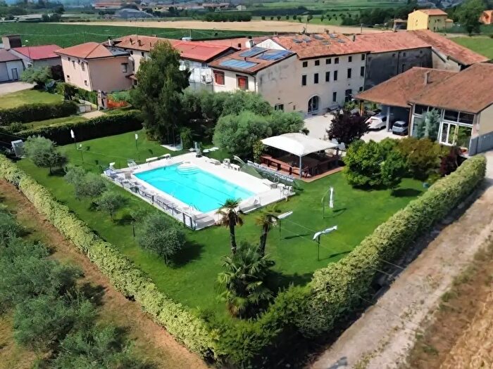 Casa con 10 locali in vendita in Via Sarcè, Sommacampagna