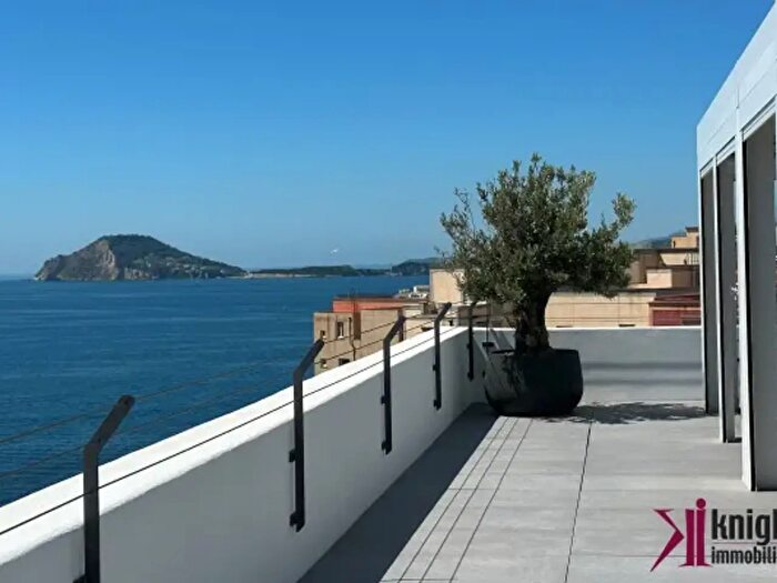 Appartamento con 6 locali in vendita in Via Guglielmo Marconi, Pozzuoli
