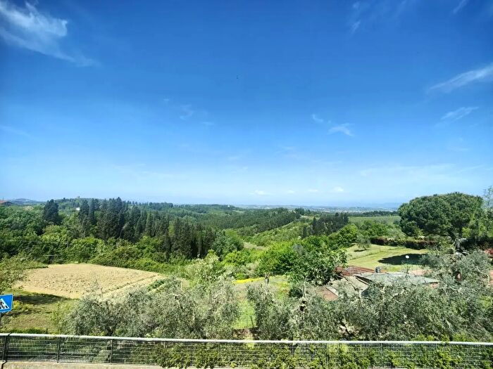 Casa con 14 locali in vendita in Empoli