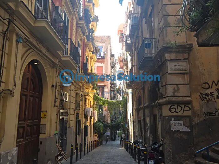 Appartamento trilocale in affitto in Via Nuova Santa Maria Ognibene, Napoli