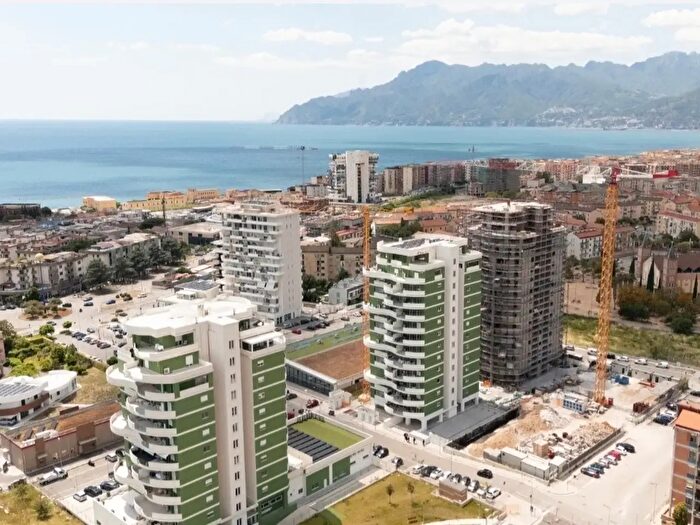 Appartamento trilocale in vendita in Via Remo Tagliaferri, Salerno