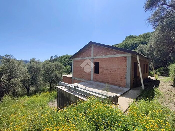 Appartamento quadrilocale in vendita in Via Olivella Caminata, Casarza Ligure