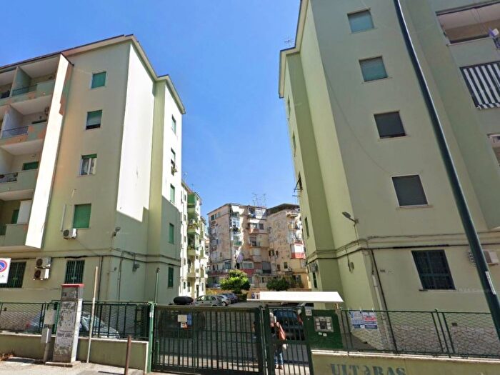 Appartamento monolocale in affitto in Via Giacomo Leopardi, Fuorigrotta, Napoli