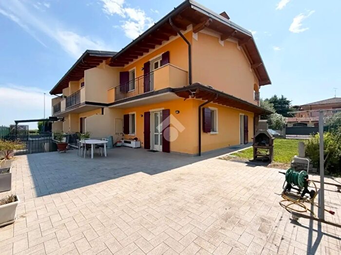 Case in Vendita e in Affitto - 2
