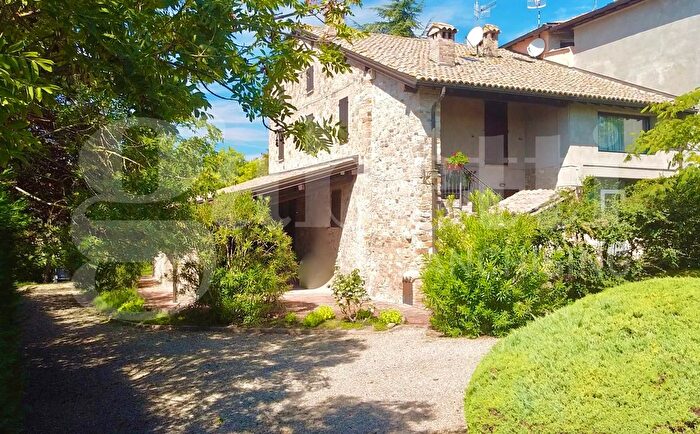 Casa con 8 locali in vendita in Strada per Goiano, Langhirano