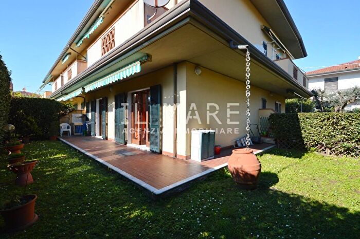 Casa con 5 locali in vendita in Massa