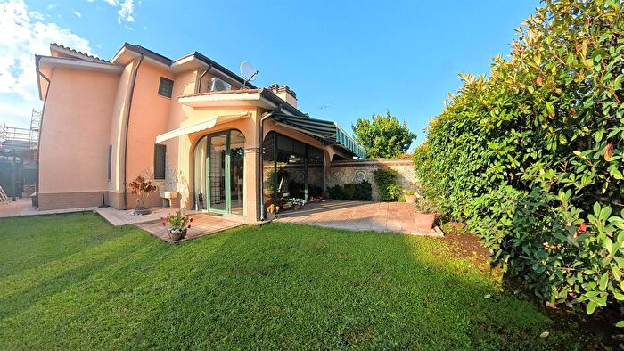 Casa quadrilocale in vendita in Via Tiberina, Fiano Romano