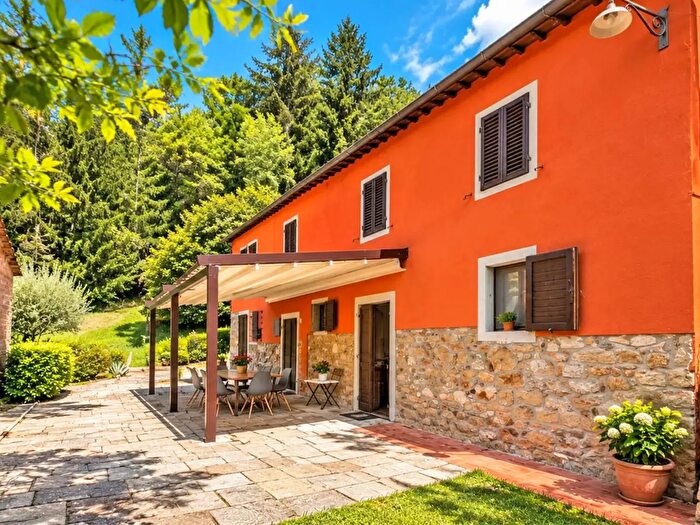 Casa con 9 locali in vendita in Via di Medicina, Pescia