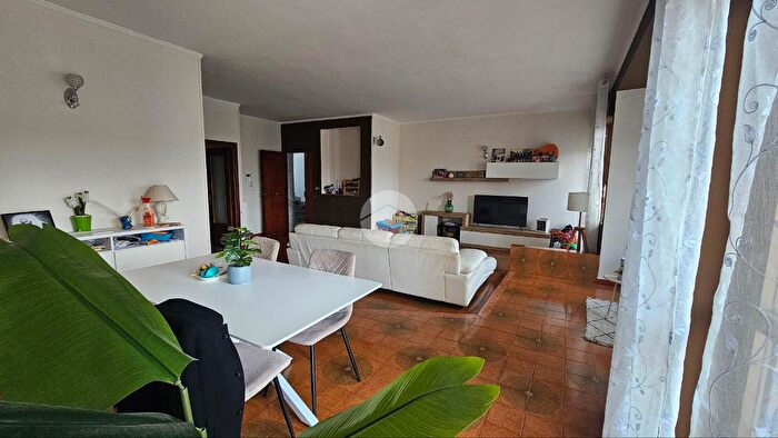 Appartamento con 5 locali in vendita in Via San Martino, Montesarchio