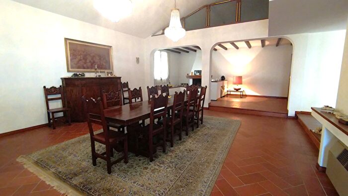 Casa con 6 locali in vendita in Guastalla
