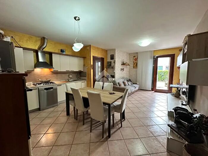 Appartamento trilocale in vendita in Vedelago