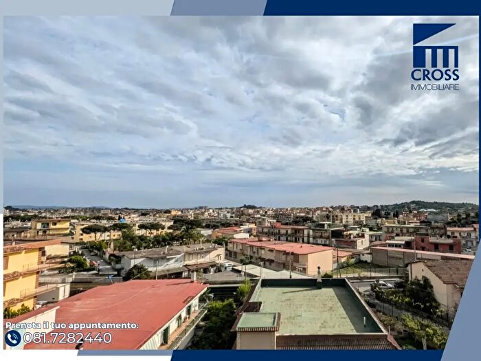 Appartamento trilocale in vendita in Strada Comunale Pianura Marano, Napoli