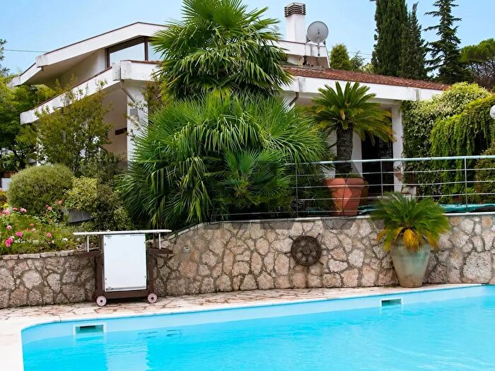 Casa con 20 locali in vendita in Coriano