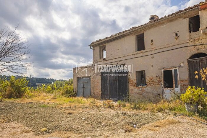 Casa trilocale in vendita in Loro Piceno
