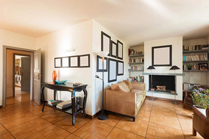 Appartamento con 5 locali in vendita in Via Fratelli Rosselli Carpi, Carpi