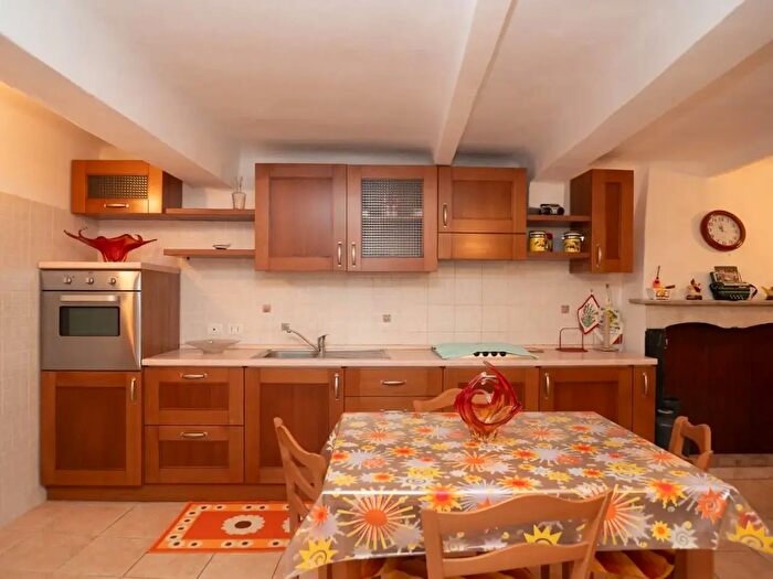 Casa con 7 locali in vendita in Arcola