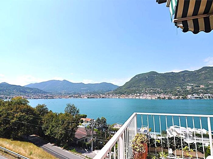 Casa trilocale in affitto in Via Padre F Santabona, San Felice del Benaco