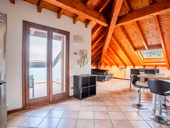 Appartamento bilocale in vendita in Via Alessandro Volta, Luino