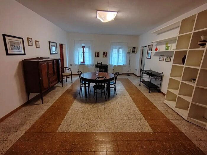 Appartamento con 6 locali in affitto in Peccioli