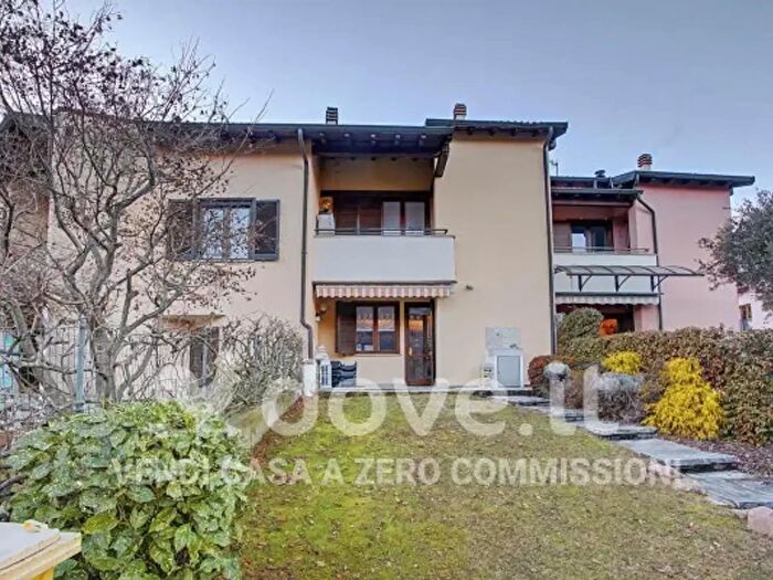 Casa trilocale in vendita in Via Federico Motta f, Brusimpiano