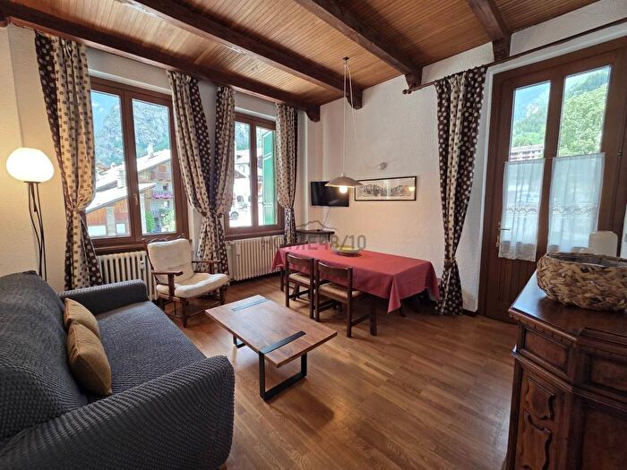 Appartamento trilocale in affitto in Viale Monte Bianco, Centro, Courmayeur
