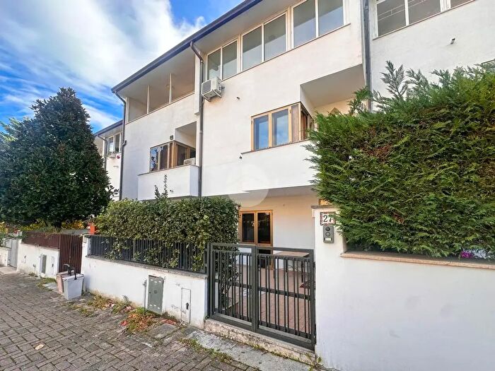 Casa con 5 locali in vendita in Via Giovanni XXIII, Teramo