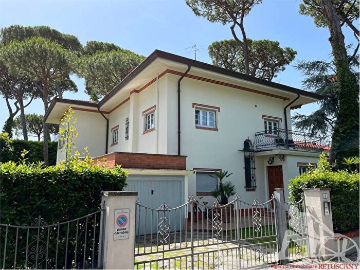 Appartamento con 5 locali in affitto in Roma Imperiale, Forte dei Marmi