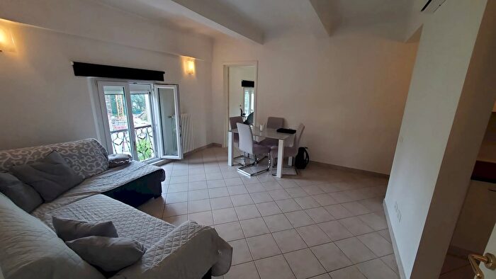 Appartamento trilocale in vendita in Via Crocetta, Modena