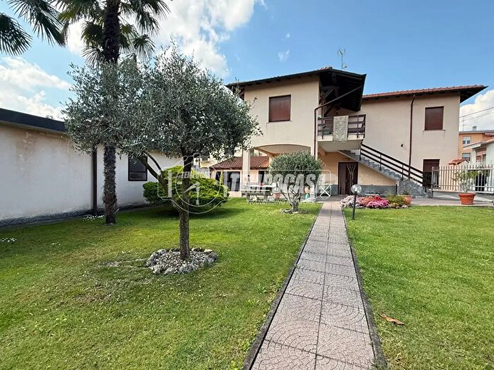 Casa quadrilocale in vendita in Via I Maggio, Villa Cortese