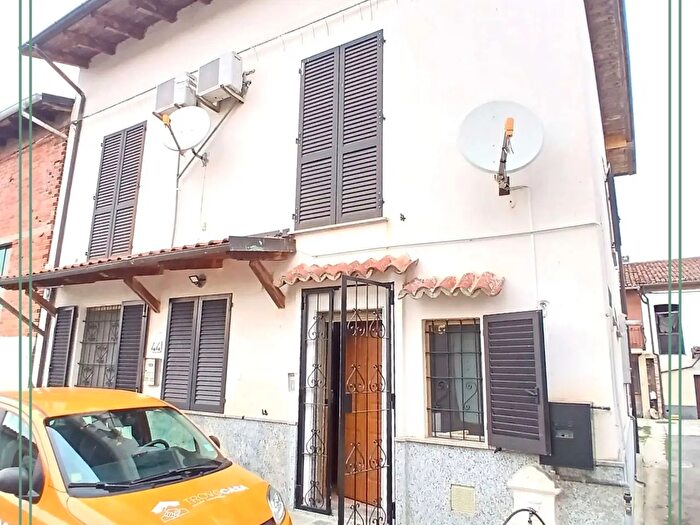 Casa con 8 locali in vendita in Frazione Fosseto, San Salvatore Monferrato