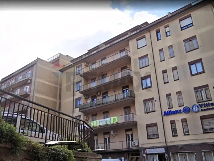 Appartamento con 7 locali in vendita in Via Libertà, Enna