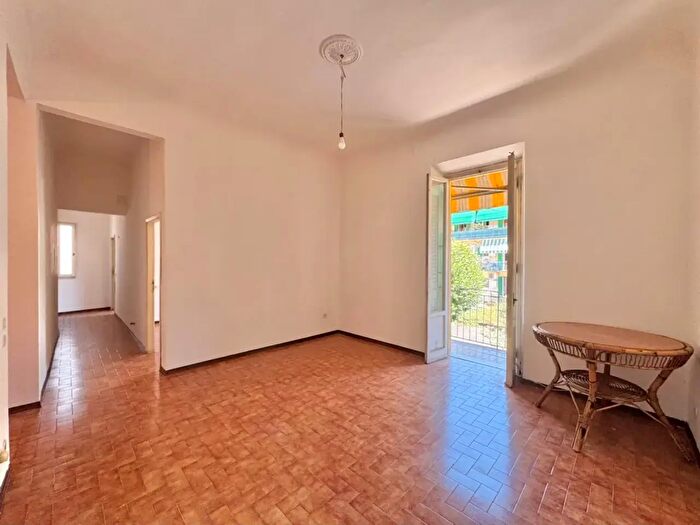 Appartamento trilocale in vendita in Via Cavalcanti, Firenze