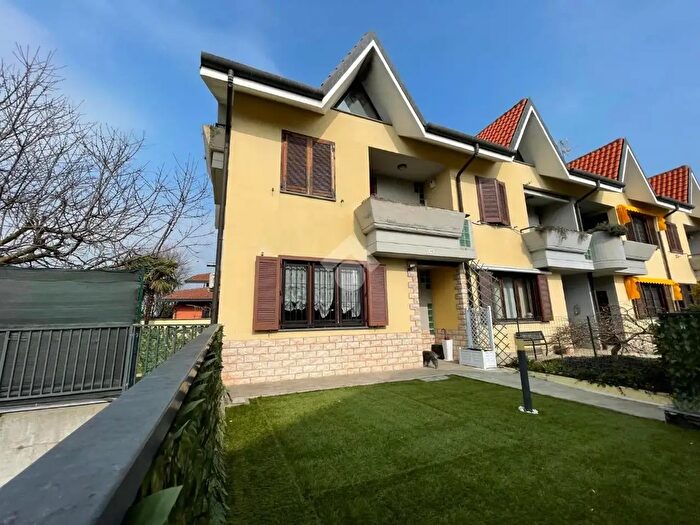 Casa quadrilocale in vendita in Via a Visconti, Arconate